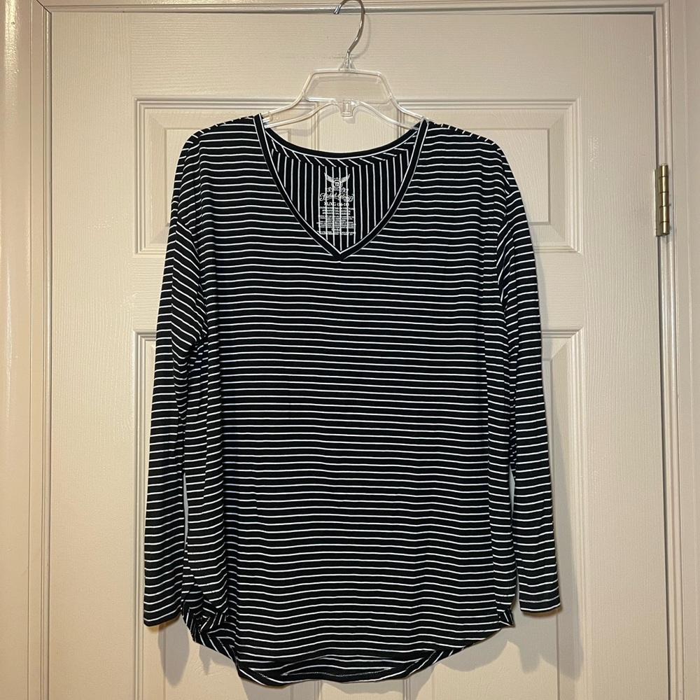 Faded Glory Black/White‎ Striped Long Sleeve V-Neck Tee w/Rounded Hem, Size XL